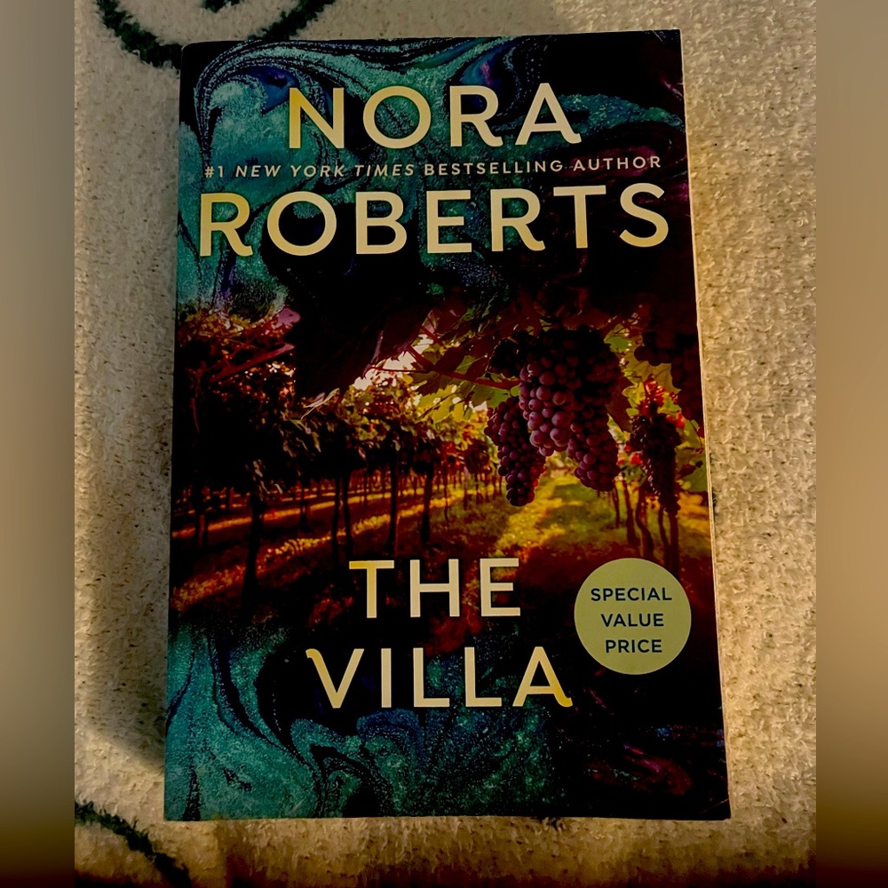 Nora Roberts The villa paperback book bestseller reading novel like new